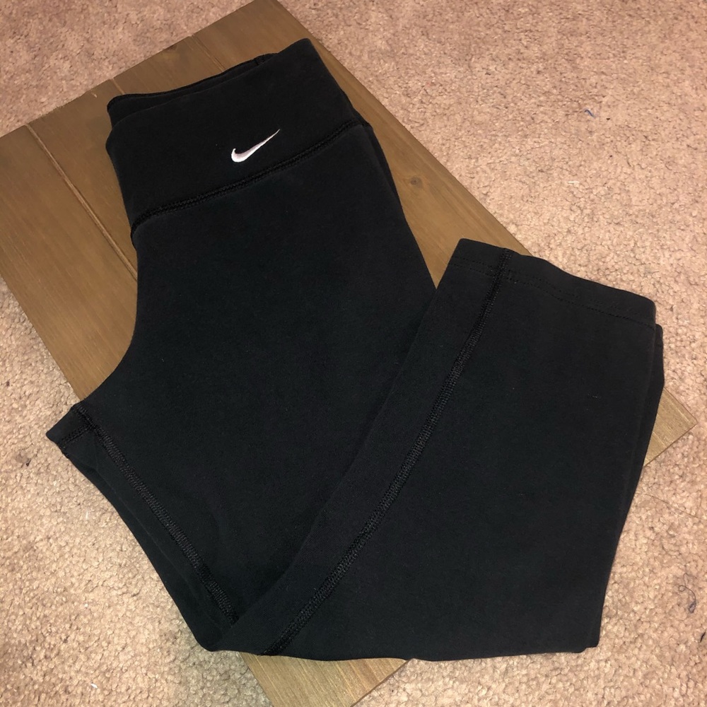 Nike - Black Crop Leggings - Yoga Pants